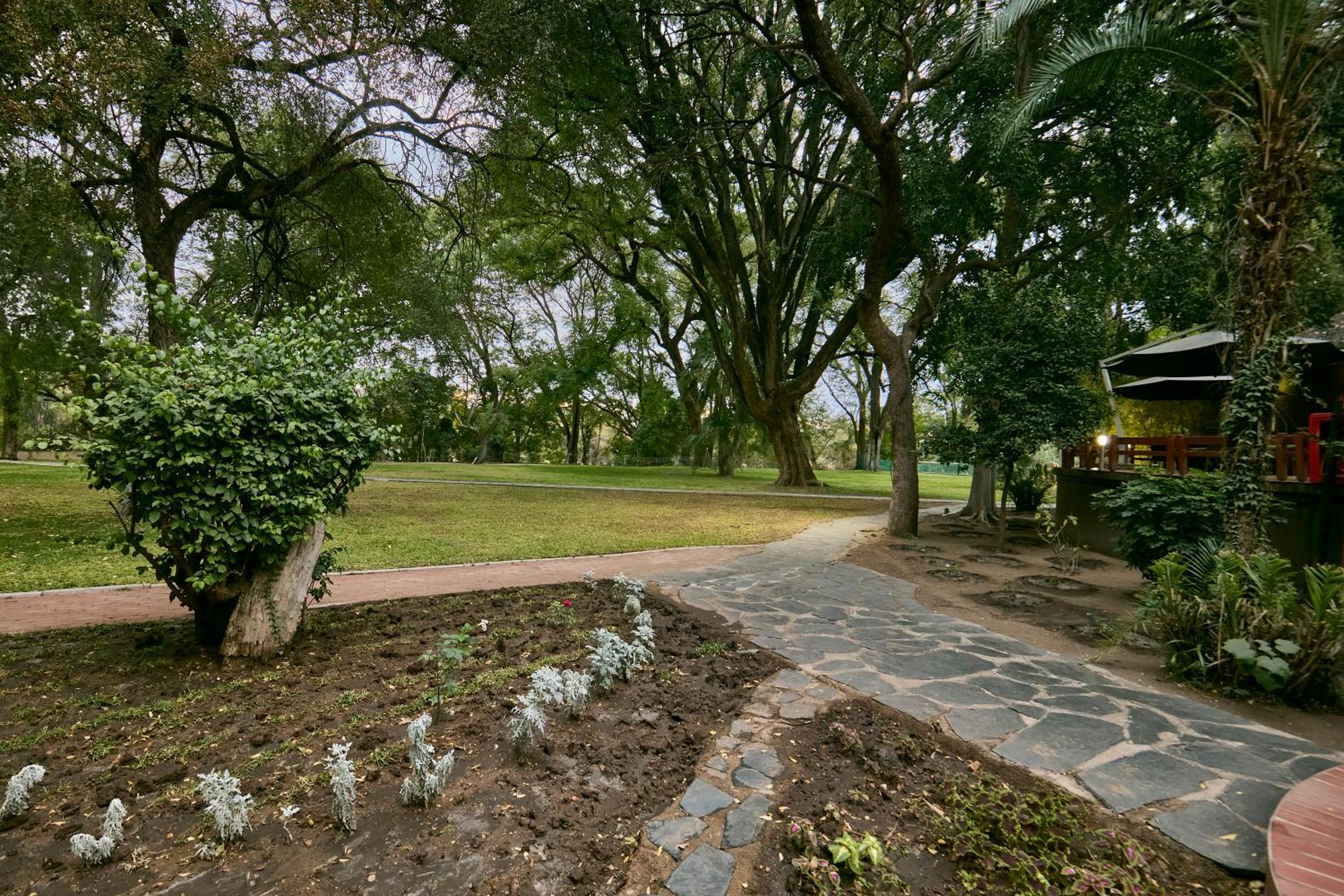 Cresta Marang Gardens Hotel Francistown Exterior foto